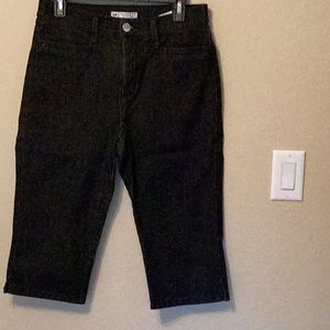 Lee black denim capris size 10